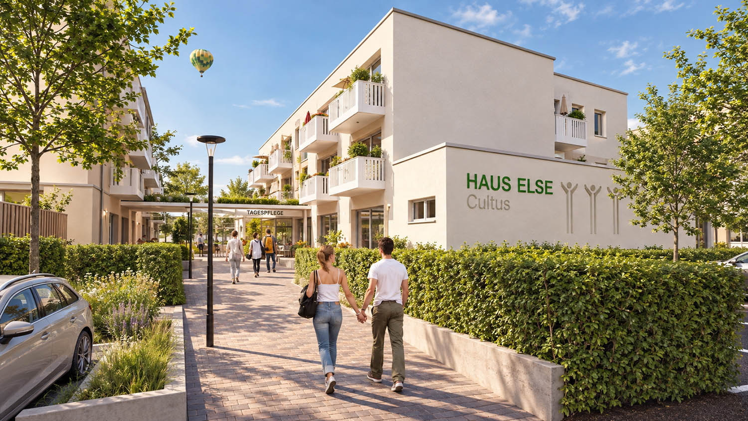 Ansicht eines Wohnprojektes mit zwei Häusern und einer Fussgängerzone im engangsbereich. Ein Paar im Vordergrund. An der Fassade steht "Haus Else Cultus". Am Himmel fliegt ein Heißluftballon.